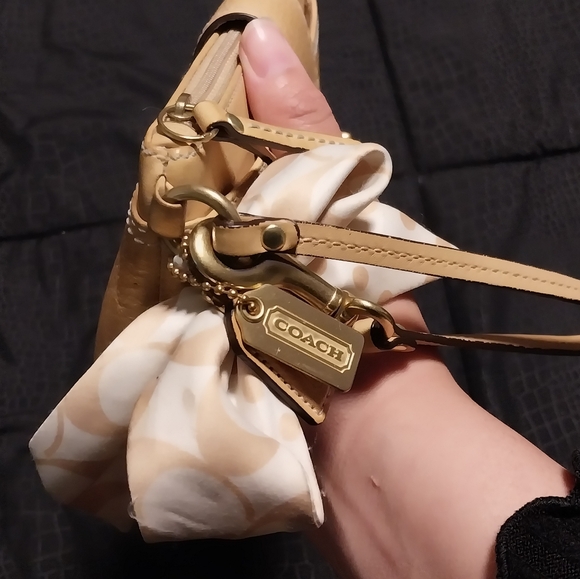 Authentic Coach Wristlet - Picture 12 of 16